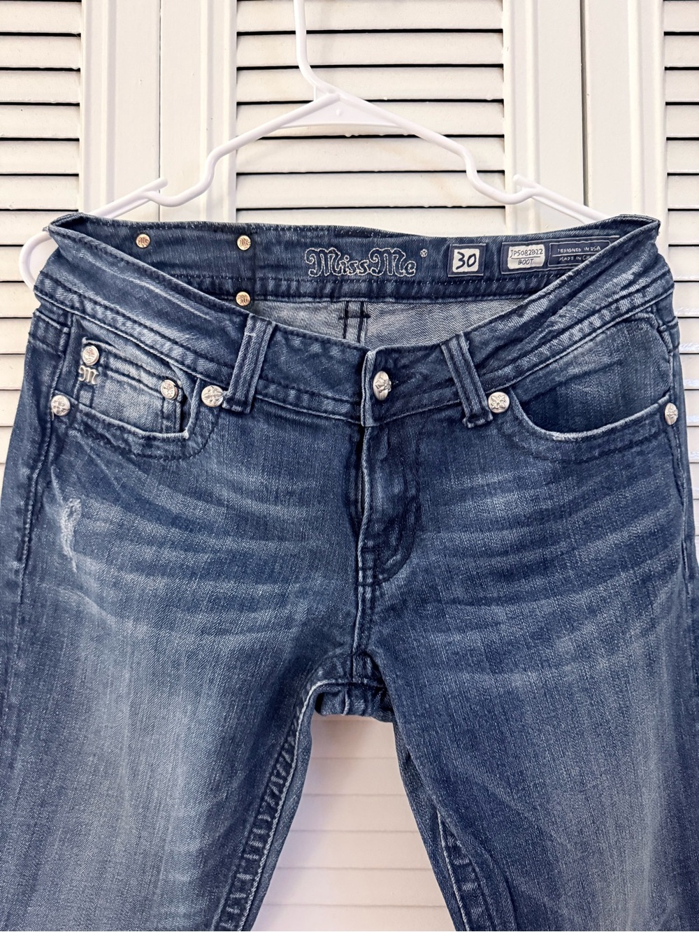 Miss Me Women's Medium-Dark Blue Skinny Jeans with Silver Hardware size 30